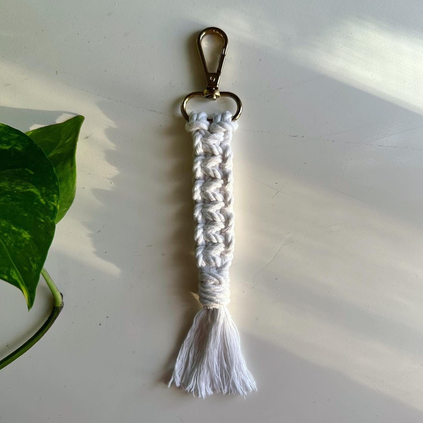 Macrame keychain, macrame, keychain, white keychain